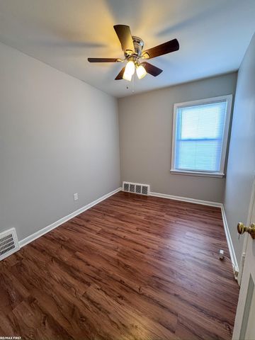 19389 Roscommon Street, Harper Woods, MI 48225