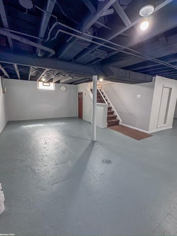 19389 Roscommon Street, Harper Woods, MI 48225