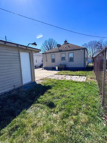 19389 Roscommon Street, Harper Woods, MI 48225