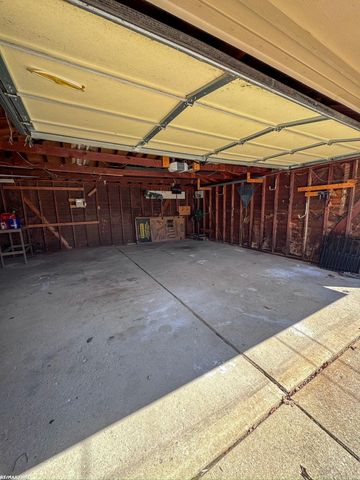 19389 Roscommon Street, Harper Woods, MI 48225