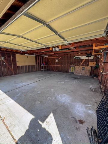 19389 Roscommon Street, Harper Woods, MI 48225