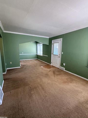 19389 Roscommon Street, Harper Woods, MI 48225