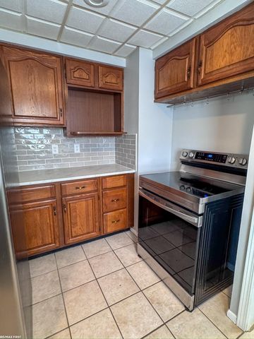 19389 Roscommon Street, Harper Woods, MI 48225