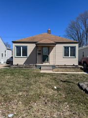 19389 Roscommon Street, Harper Woods, MI 48225