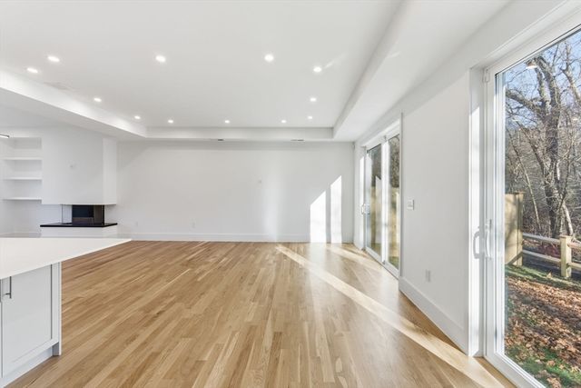 82 Louise Rd 82, Newton, MA 02467