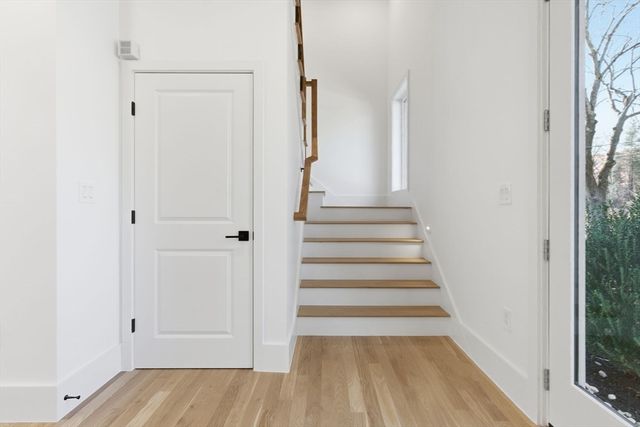 82 Louise Rd 82, Newton, MA 02467