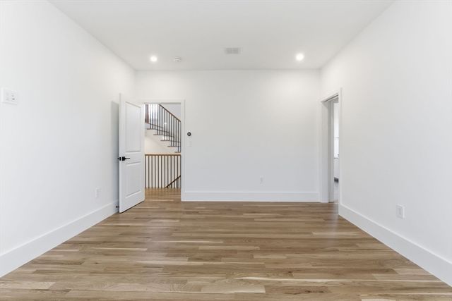 82 Louise Rd 82, Newton, MA 02467