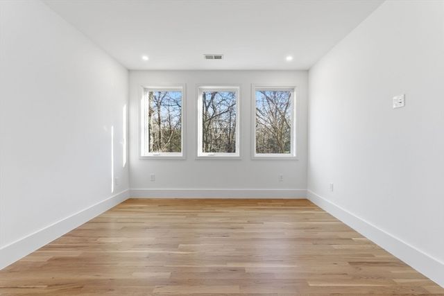 82 Louise Rd 82, Newton, MA 02467