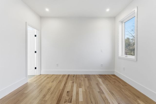 82 Louise Rd 82, Newton, MA 02467