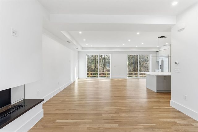 82 Louise Rd 82, Newton, MA 02467