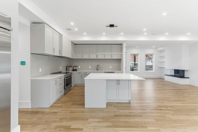 82 Louise Rd 82, Newton, MA 02467