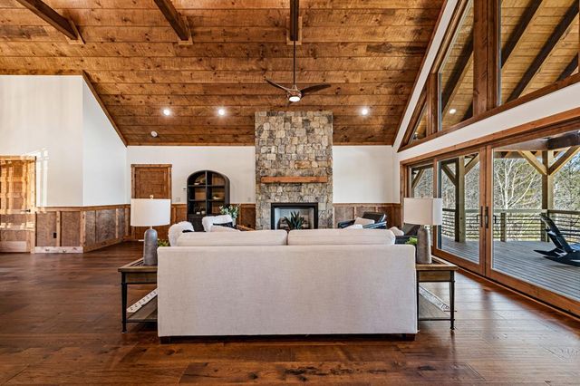 290 Weaver Creek Overlook, Blue Ridge, GA 30513