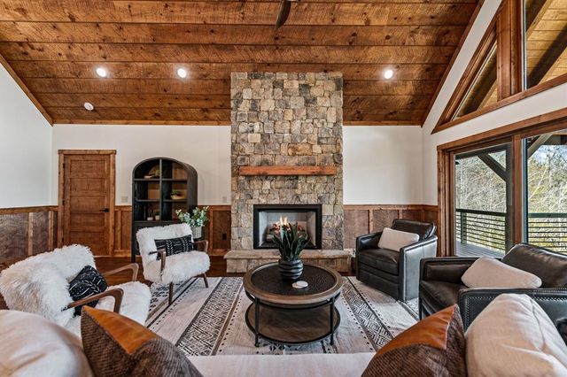 290 Weaver Creek Overlook, Blue Ridge, GA 30513