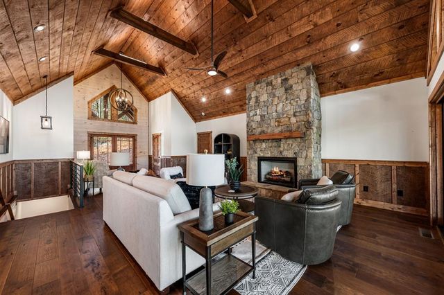 290 Weaver Creek Overlook, Blue Ridge, GA 30513