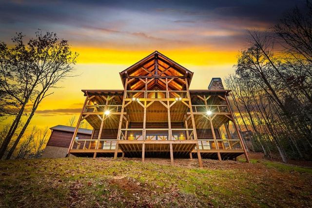 290 Weaver Creek Overlook, Blue Ridge, GA 30513