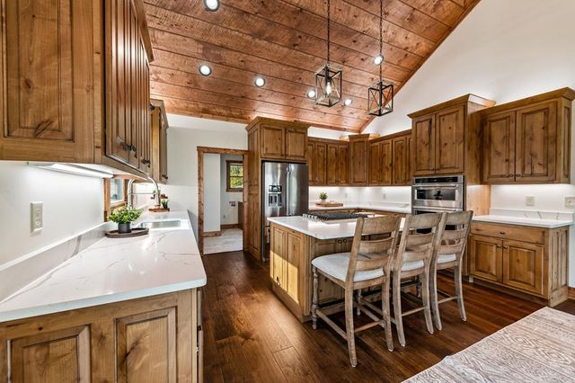 290 Weaver Creek Overlook, Blue Ridge, GA 30513