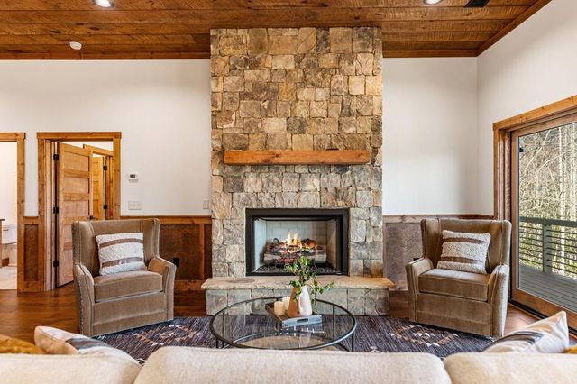 290 Weaver Creek Overlook, Blue Ridge, GA 30513