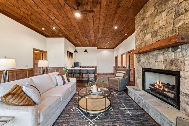 290 Weaver Creek Overlook, Blue Ridge, GA 30513