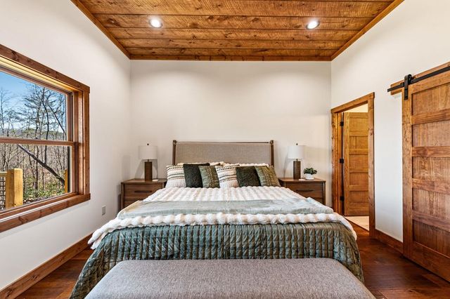 290 Weaver Creek Overlook, Blue Ridge, GA 30513