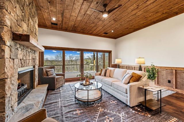 290 Weaver Creek Overlook, Blue Ridge, GA 30513