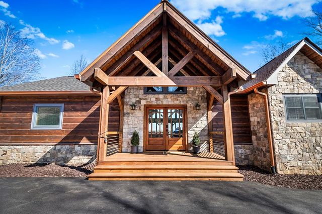 290 Weaver Creek Overlook, Blue Ridge, GA 30513