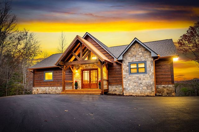 290 Weaver Creek Overlook, Blue Ridge, GA 30513