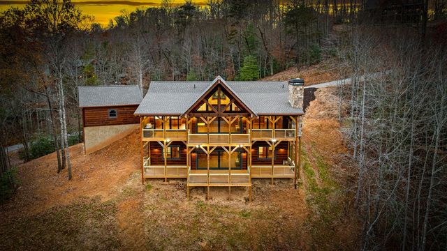 290 Weaver Creek Overlook, Blue Ridge, GA 30513