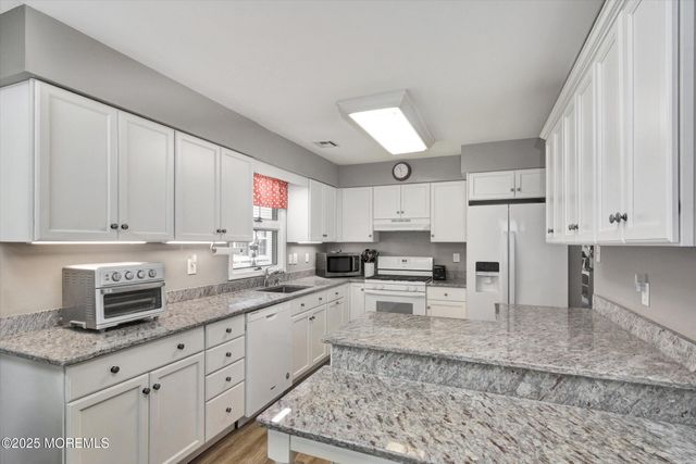 1541 Alpen Lane, Toms River, NJ 08755