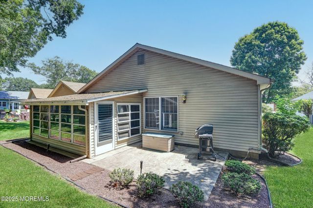 1541 Alpen Lane, Toms River, NJ 08755