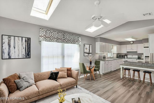 1541 Alpen Lane, Toms River, NJ 08755