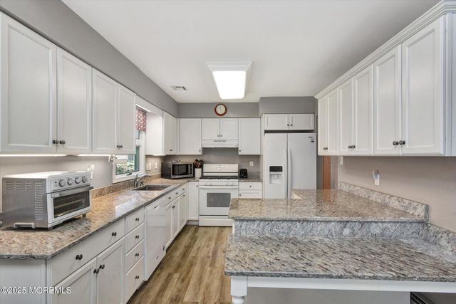 1541 Alpen Lane, Toms River, NJ 08755