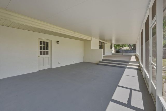 15602 FARNSWORTH LANE, Tampa, FL 33624