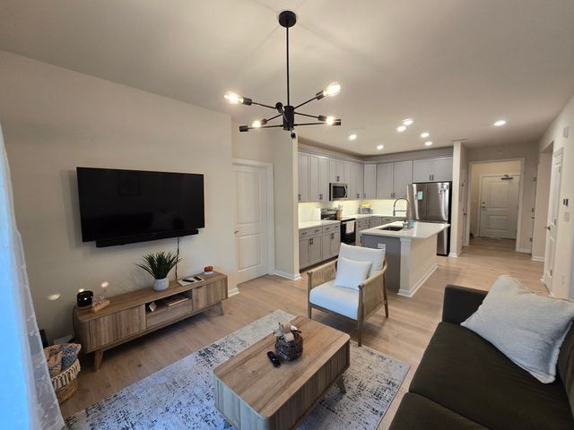 2 Winslow Lane 410, Grafton, MA 01536