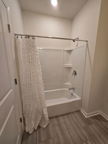 2 Winslow Lane 410, Grafton, MA 01536