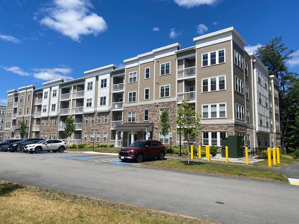 2 Winslow Lane 410, Grafton, MA 01536