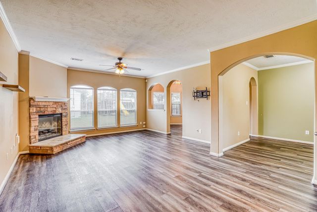 1122 Chase Park Drive, Bacliff, TX 77518