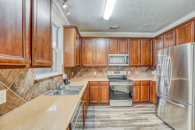 1122 Chase Park Drive, Bacliff, TX 77518