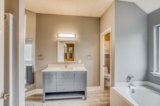 1122 Chase Park Drive, Bacliff, TX 77518