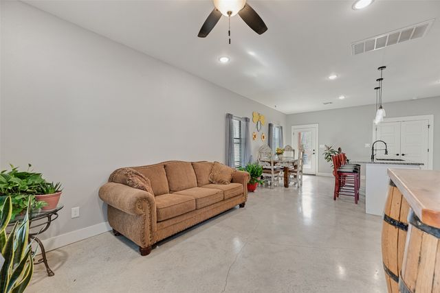 718 E Crawford Street, Denison, TX 75021