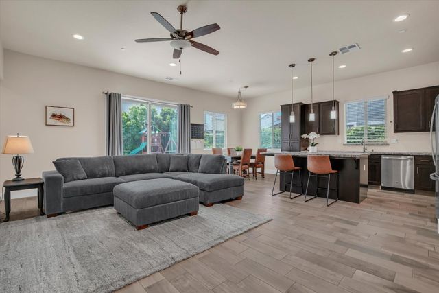 1244 Bluegrass Ct, Oakdale, CA 95361
