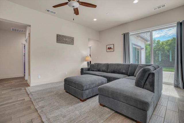 1244 Bluegrass Ct, Oakdale, CA 95361