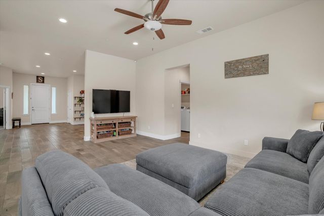 1244 Bluegrass Ct, Oakdale, CA 95361