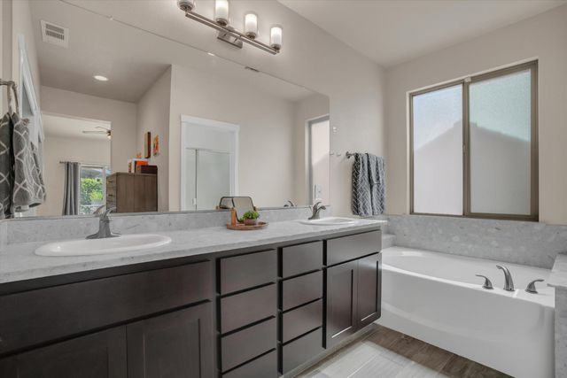 1244 Bluegrass Ct, Oakdale, CA 95361