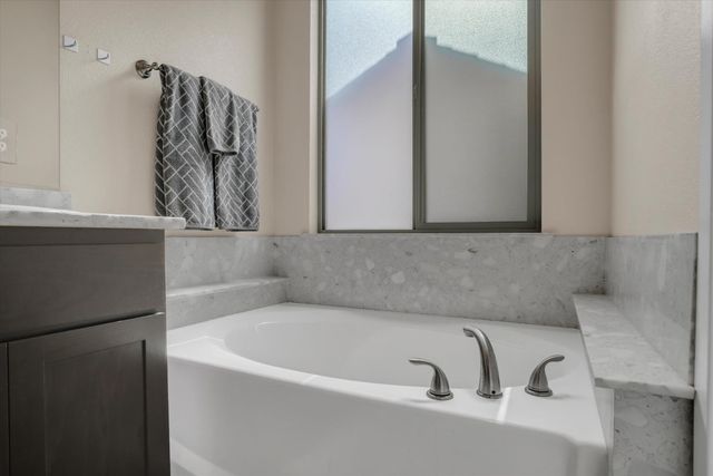 1244 Bluegrass Ct, Oakdale, CA 95361