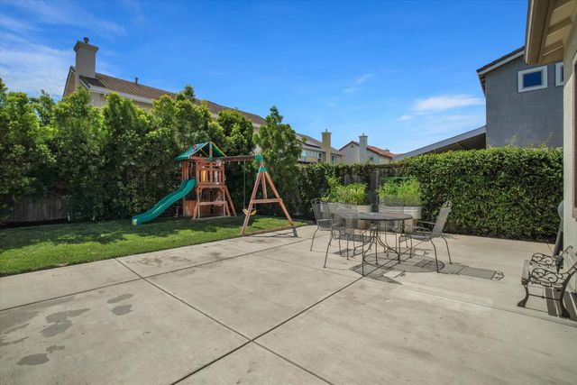 1244 Bluegrass Ct, Oakdale, CA 95361