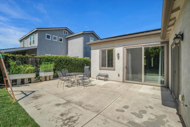 1244 Bluegrass Ct, Oakdale, CA 95361