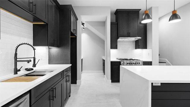 825 Paul Quinn Street B, Houston, TX 77091