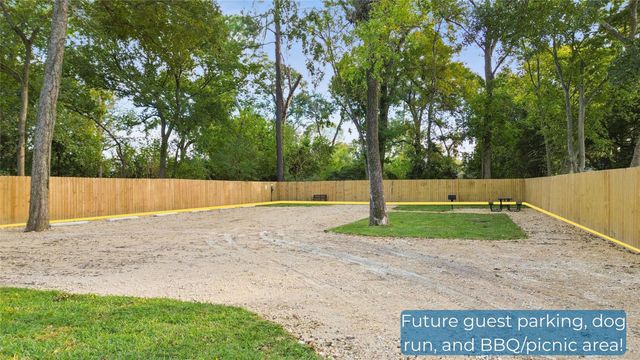 825 Paul Quinn Street B, Houston, TX 77091