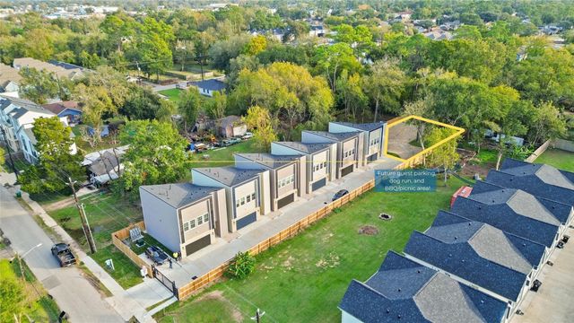 825 Paul Quinn Street B, Houston, TX 77091