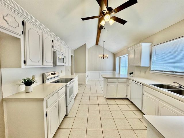 11724 SW 7th Street, Yukon, OK 73099